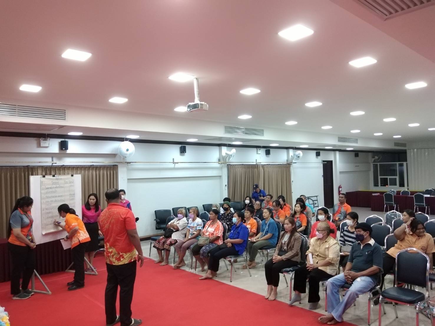 ประชุมประชาคมหมู่บ้านเพื่อปรับปรุงแผนพัฒนาหมู่บ้าน เพื่อพิจารณาเห็นชอบบรรจุเข้าแผนพัฒนาท้องถิ่น
