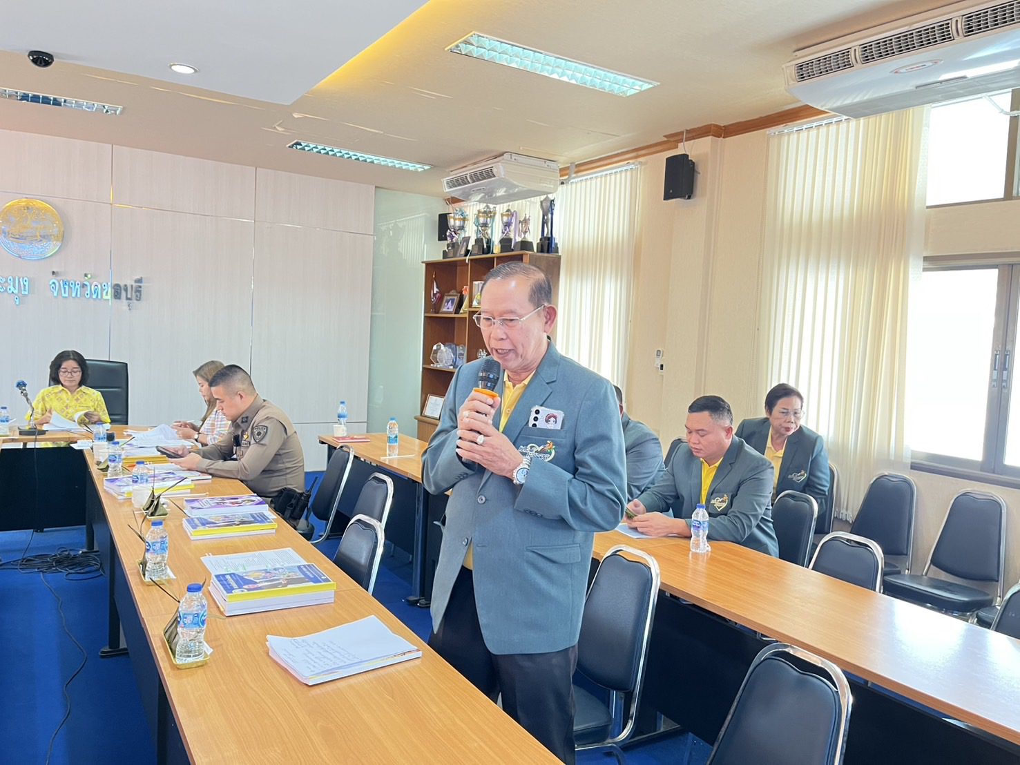 นาย จำเนียร กีทีปกูล นายกองค์การบริหารส่วนตำบลเขาไม้แก้ว เข้านำเสนอผลงานเพื่อคัดเลือกคนดีศรีเมืองชล สาขาผู้บริหารท้องถิ่น ปี2568