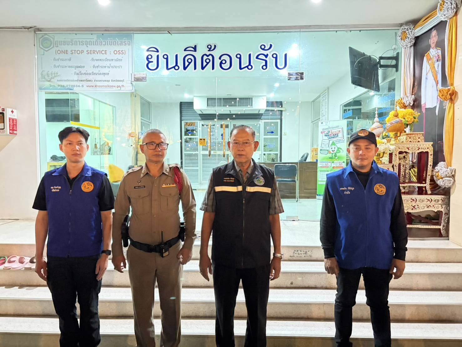 วันที่ 14 สิงหาคม 2569 เวลา 19.00 น. บริเวณหน้าเทศบาลตำบลเขาไม้แก้ว อำเภอบางละมุง จังหวัดชลบุรี ฝ่ายปกครองอำเภอบางละมุง บูรณาการกำลังร่วมกับเทศบาลตำบลเขาไม้แก้ว เจ้าหน้าที่ตำรวจสถานีตำรวจภูธรห้วยใหญ่ และฝ่ายปกครองท้องที่ ร่วมปล่อยแถวและออกปฏิบัติการต