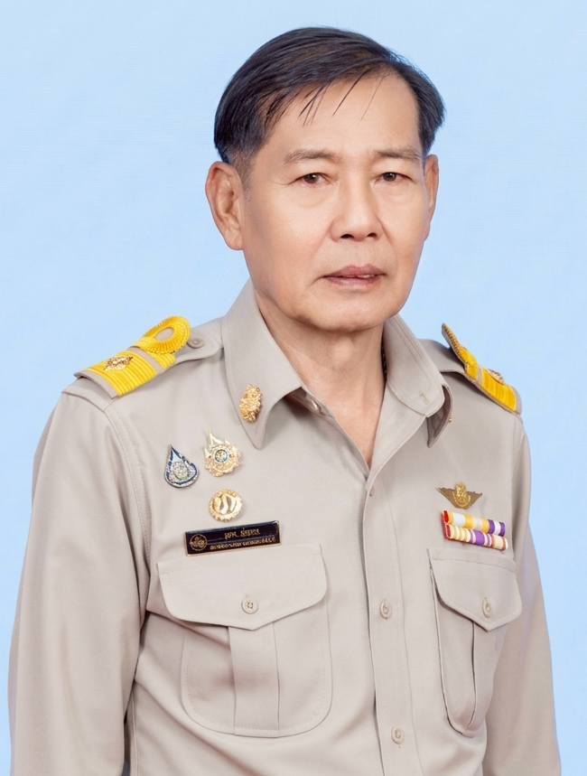 นายยุทธ พุ่มพวง